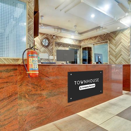 Townhouse Eluru Hotel Luaran gambar