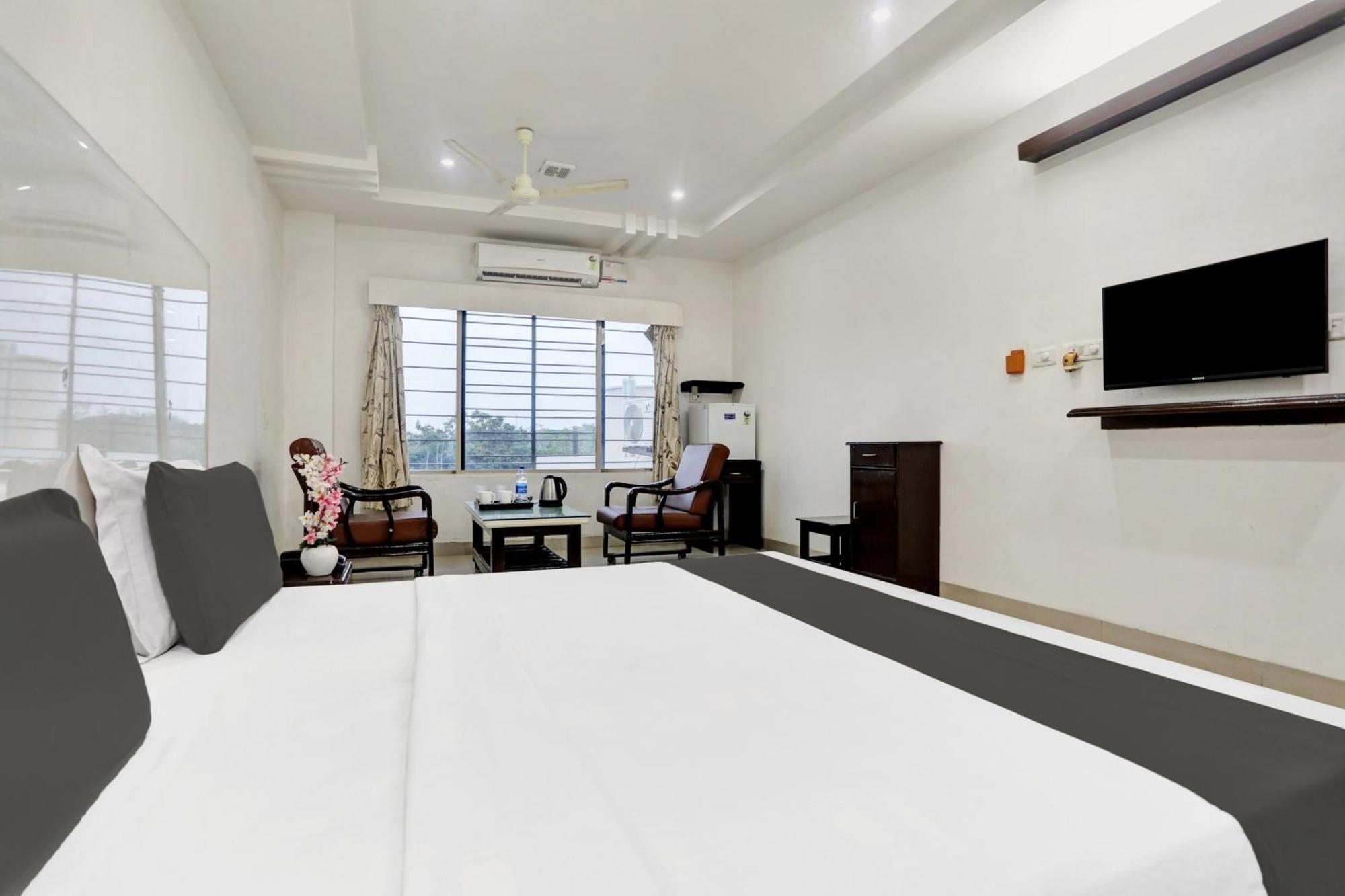 Townhouse Eluru Hotel Luaran gambar