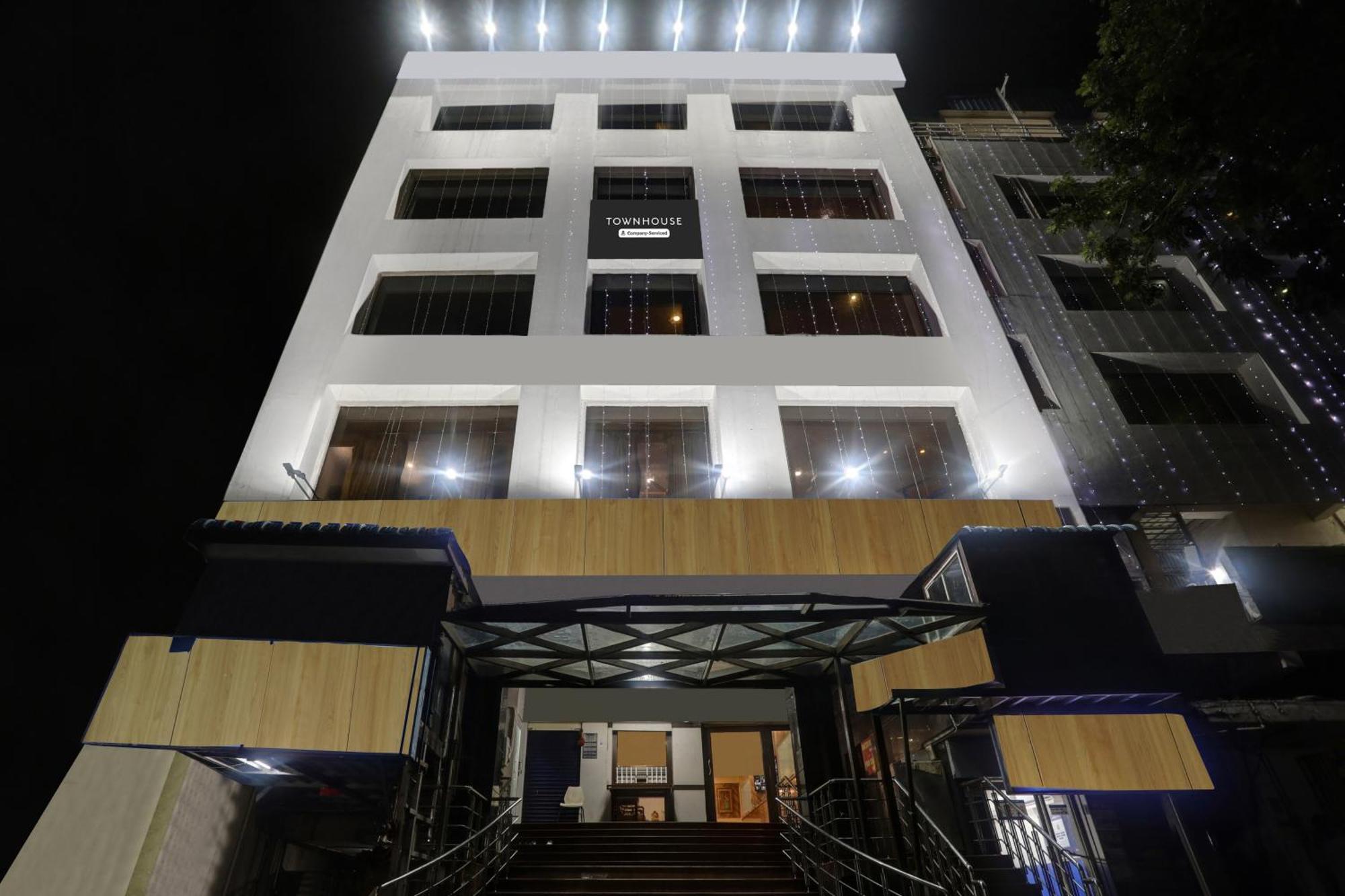 Townhouse Eluru Hotel Luaran gambar
