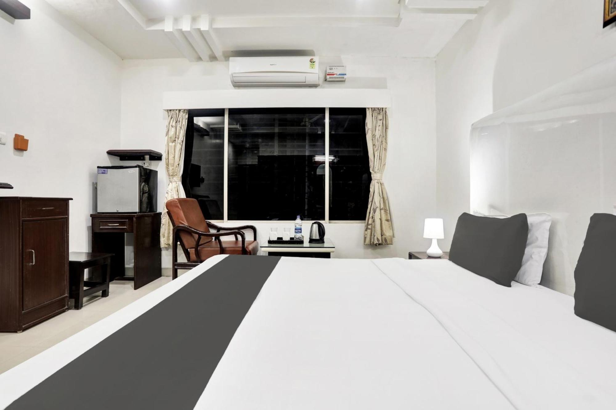 Townhouse Eluru Hotel Luaran gambar