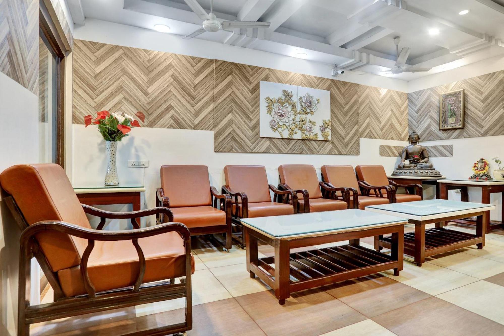 Townhouse Eluru Hotel Luaran gambar