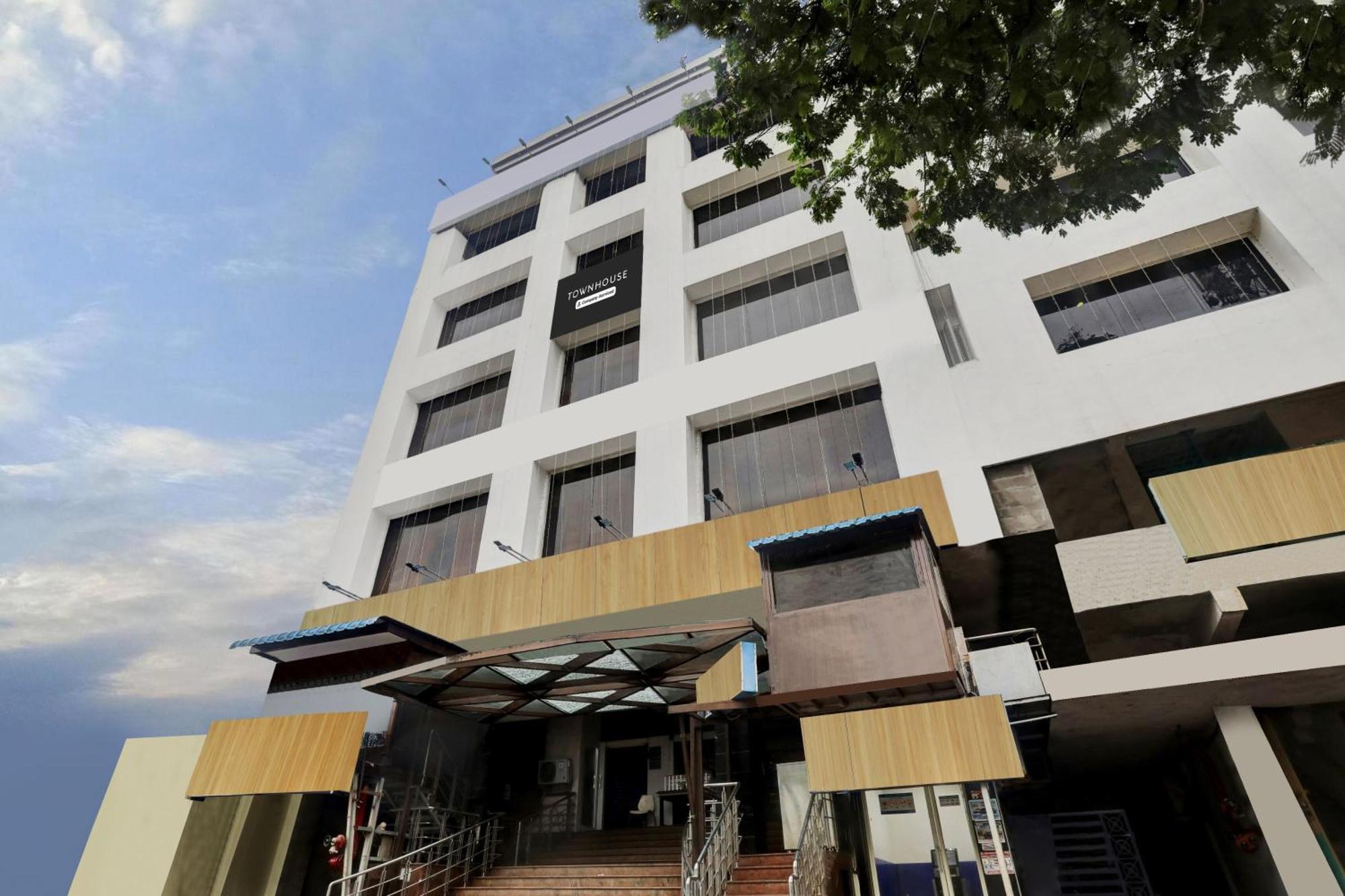 Townhouse Eluru Hotel Luaran gambar